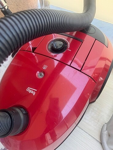 Beden Kırmızı elektrikli süpürge