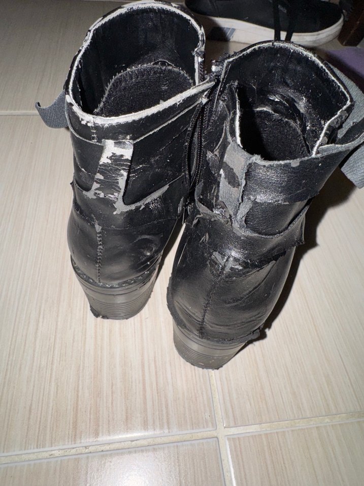 Şehir Stiline Uygun Siyah Deri Bot — görsel 3/4