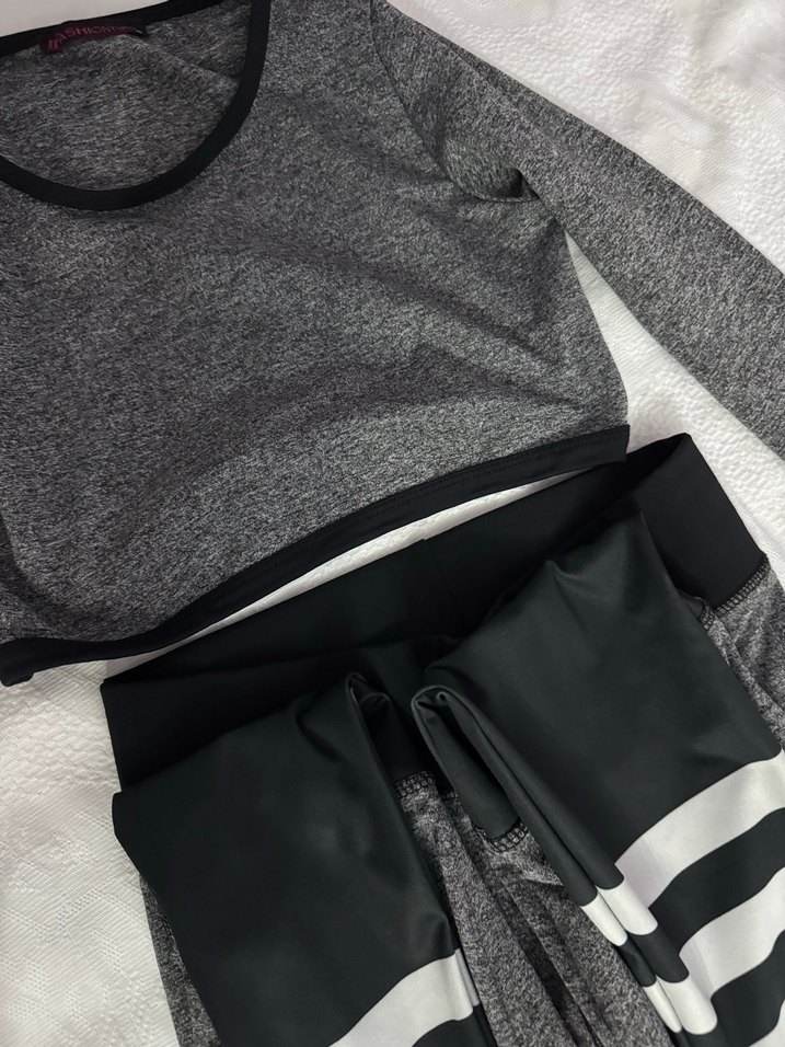 Gri Kadın Uzun Kollu Kısa Üst ve Siyah Çizgili Tayt - Görsel 2