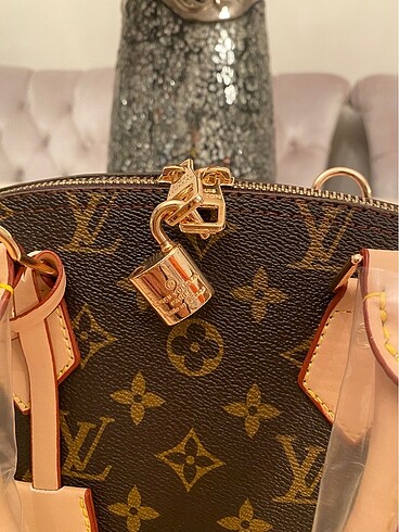 Beden ten rengi Renk Louis vuitton ithal çanta