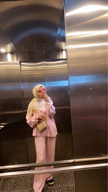 Pembe triko takım
