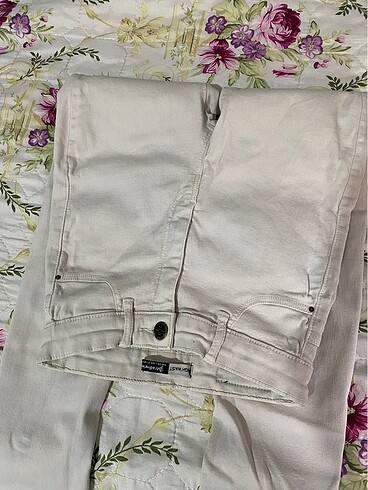 34 Beden beyaz Renk kırık beyaz dar paça stradi pantolon