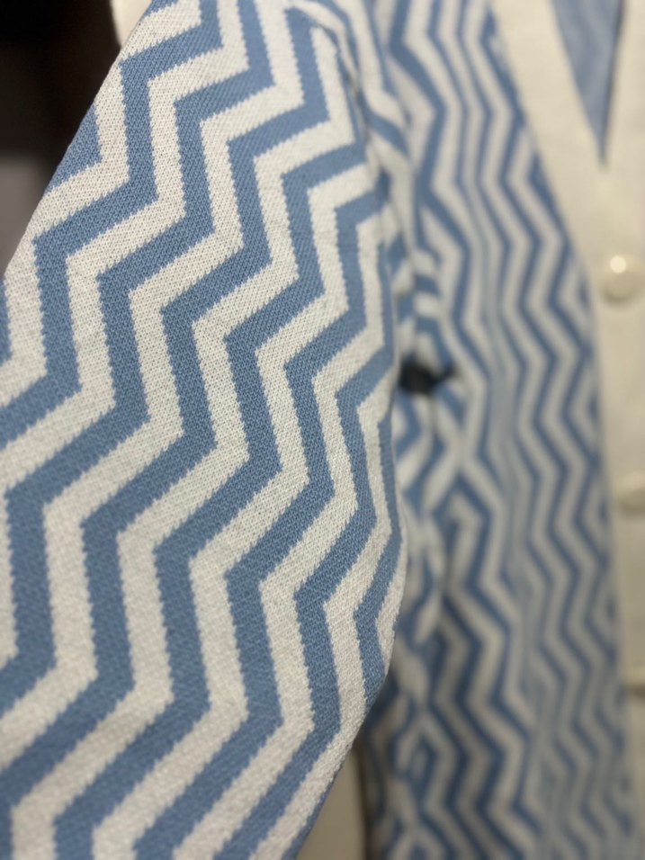 Düğmeli V Yakalı  Hırka - Görsel 3