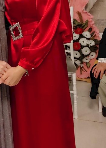 Uzun Kollu Kırmızı İşlemeli Abiye Elbise - Görsel 2