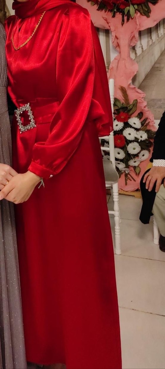 Uzun Kollu Kırmızı İşlemeli Abiye Elbise - Görsel 2