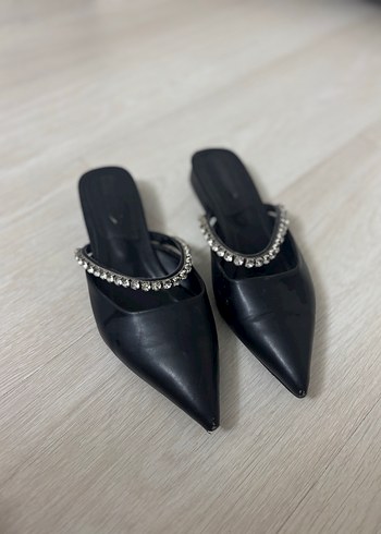 Parlak Siyah taş detaylı Topuklu Ayakkabı - Görsel 3