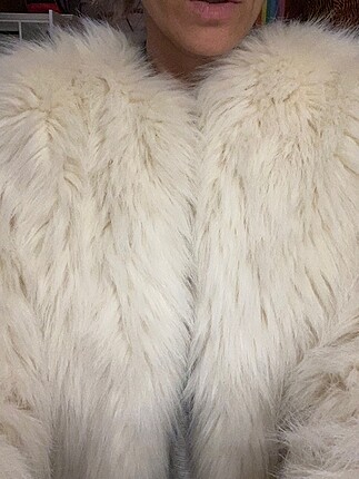 Kırık beyaz yumuşacık tüylü peluş palto