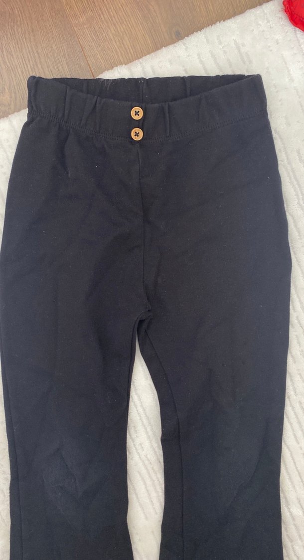Kız Çocuk Siyah Düğmeli Dar Kesim Pantolon - Görsel 2