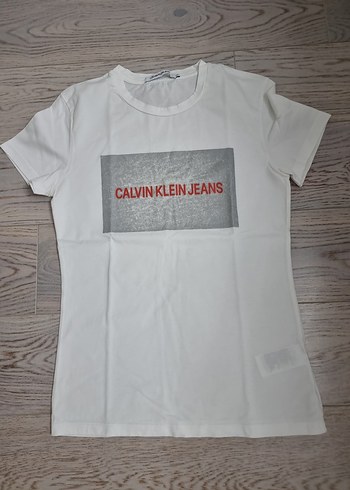 Calvin Klein Kadın Beyaz Baskılı Tişört