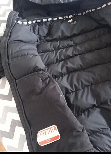 12-13 Yaş Beden siyah Renk Nike orjinal mont