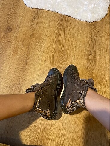37,5 Beden kahverengi Renk Orjinal converse
