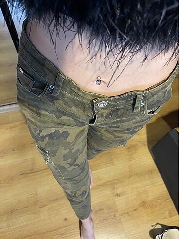 Bershka Kamuflaj pantolon