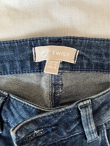 38 Beden Paçası işlemeli düşük bel skinny jean