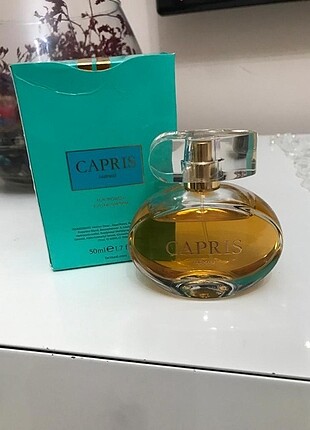 Capris parfüm farmasi