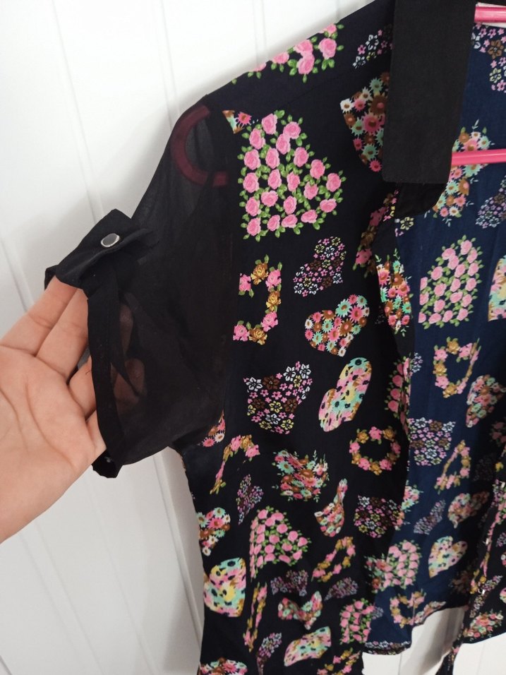 Çiçek Desenli Kısa Kollu V Yaka Kadın Gömlek - Görsel 2