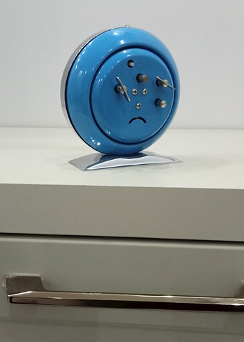 Renkli Desenli Masa Saati - Görsel 3