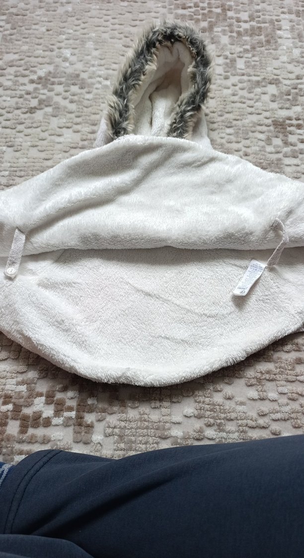 Kapüşonlu, Kürklü Beyaz Kız Bebek Pançosu - Görsel 3