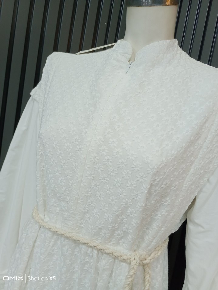 Nakışlı Beyaz Uzun Pamuklu Elbise - Görsel 3