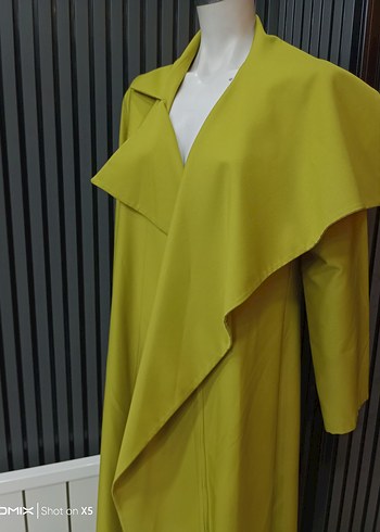 Sarı Kadın Uzun Drapeli Trençkot - Görsel 4