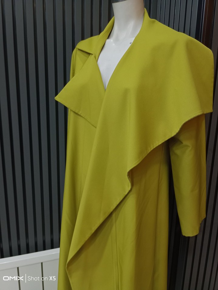 Sarı Kadın Uzun Drapeli Trençkot - Görsel 4