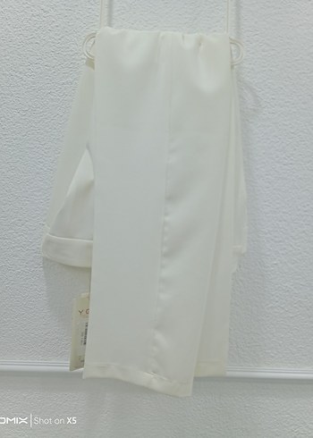 Düğmeli Beyaz Mini Kadın Kumaş Pantolon - Görsel 3