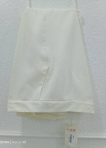 Düğmeli Beyaz Mini Kadın Kumaş Pantolon - Görsel 2