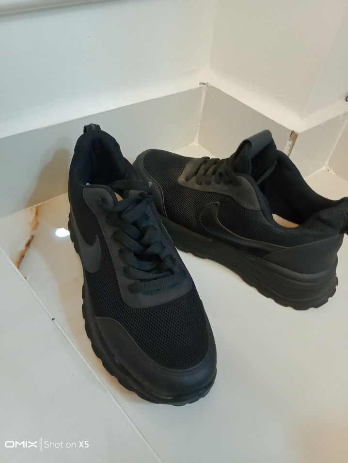 Siyah Bağcıklı Kadın Spor Ayakkabı - Görsel 2