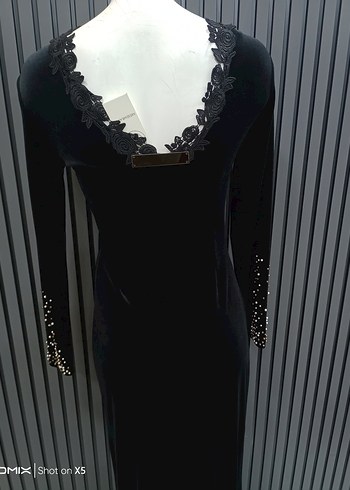 Siyah Pul Detaylı Uzun Abiye Elbise - Görsel 3