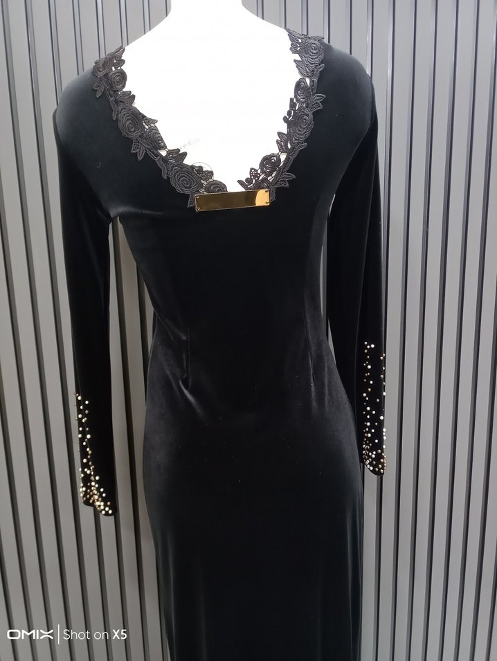 Siyah Pul Detaylı Uzun Abiye Elbise - Görsel 2