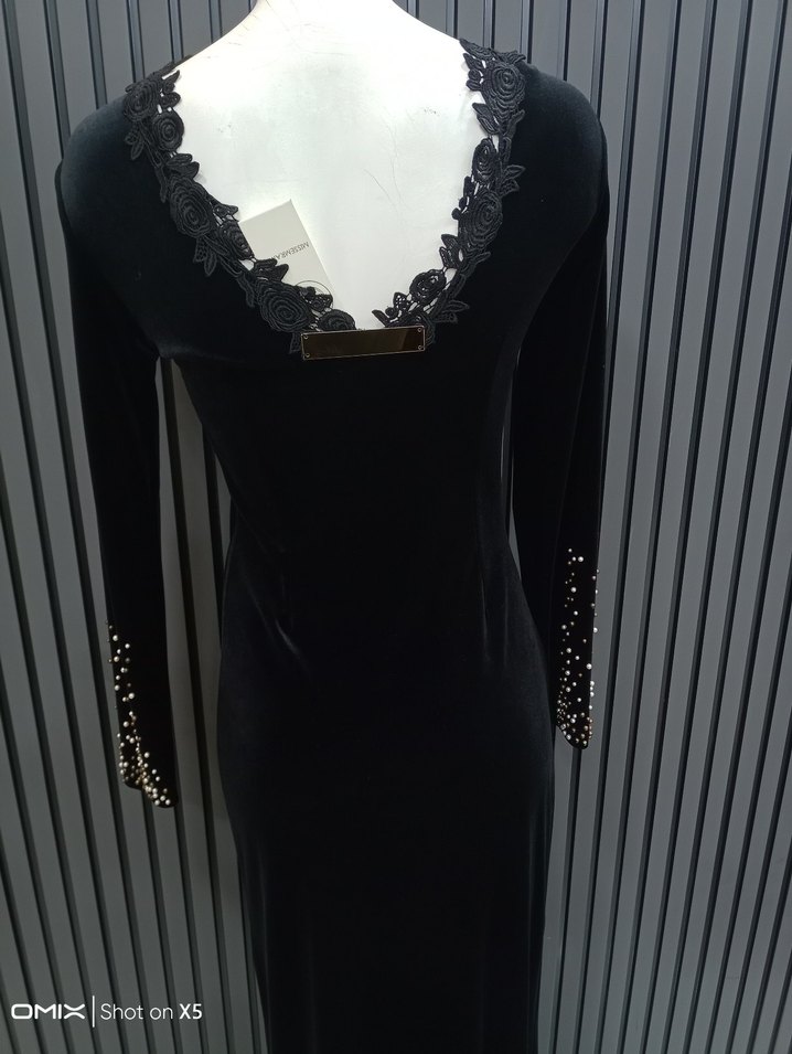 Siyah Pul Detaylı Uzun Abiye Elbise - Görsel 3