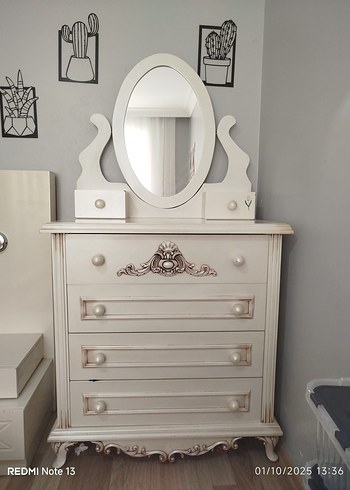 Beyaz Oval Dekoratif Masa Aynası - Görsel 2