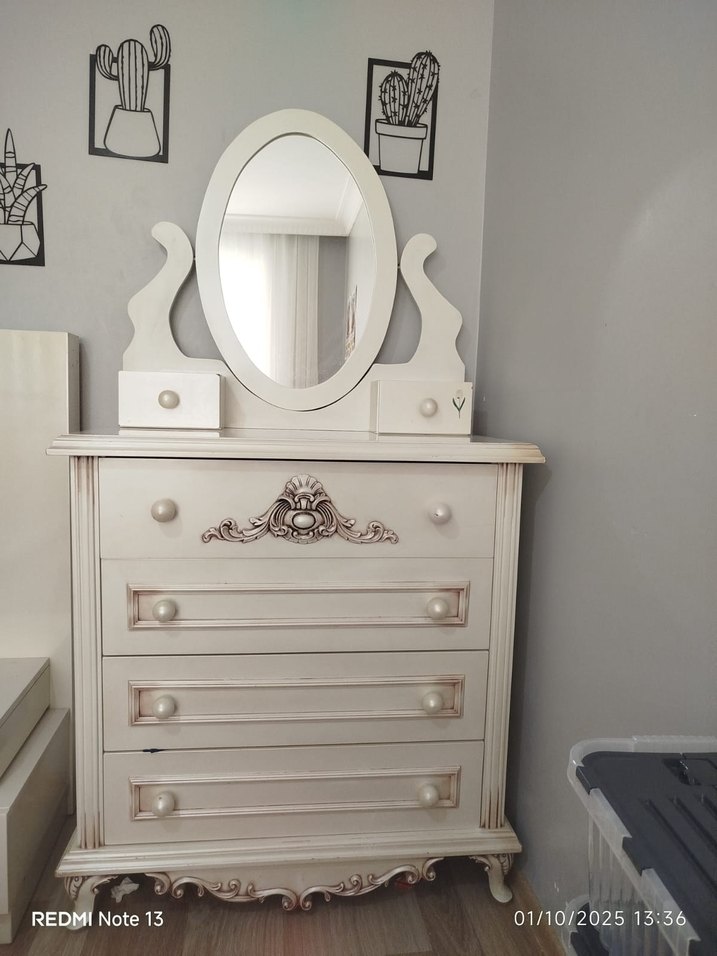 Beyaz Oval Dekoratif Masa Aynası - Görsel 3