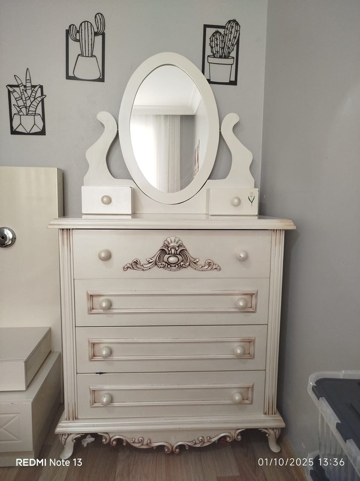 Beyaz Oval Dekoratif Masa Aynası - Görsel 2