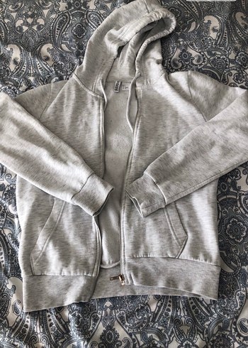 kapüşonlu sweatshirt