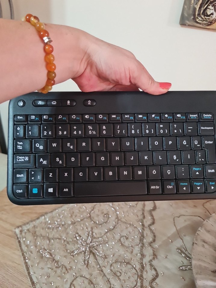 Logitech Kablosuz Siyah Klavye - Görsel 3