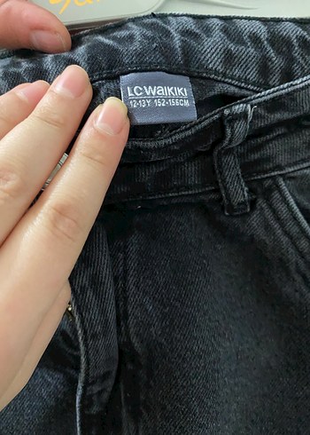 Siyah Bağcıklı Bol Kesim Midi Kot Pantolon - Görsel 4