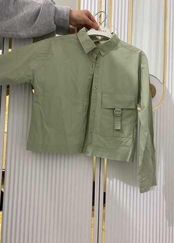 Düğmeli  Kısa Kesim Haki Gömlek - Görsel 3