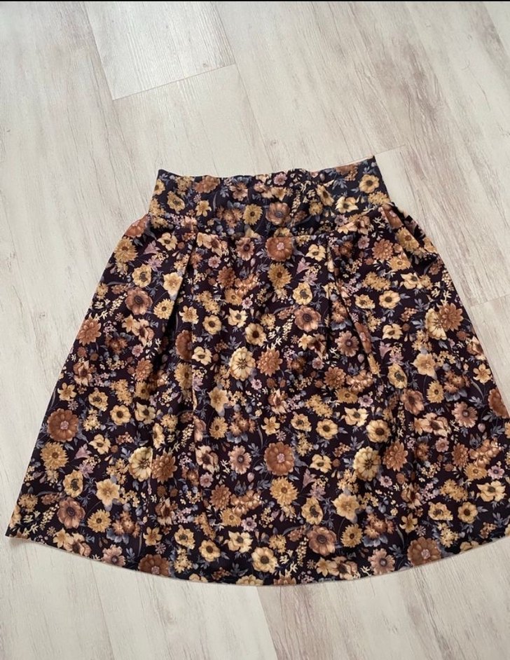 Düğmeli Kahverengi Çiçekli Mini Etek - Görsel 2