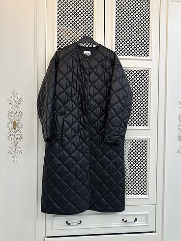 Zara kapitone mont