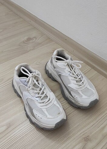Bershka kadın sneaker yürüyüş spor koşu ayakkabı gri beyaz 