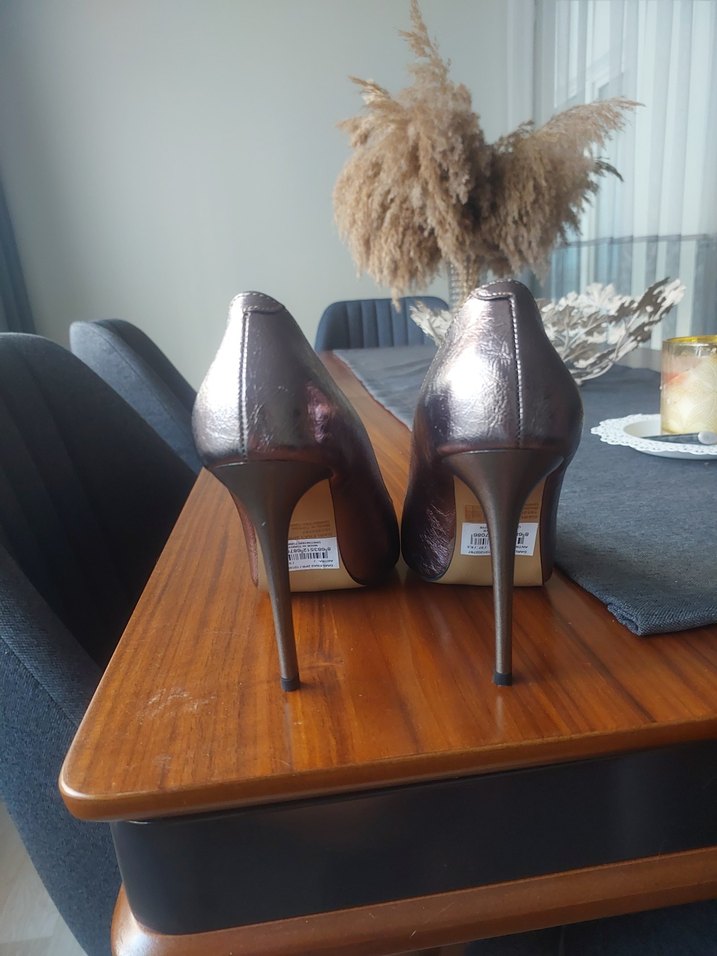 Gri Yılan Desenli Metal Stiletto Topuklu Kadın Ayakkabı - Görsel 4