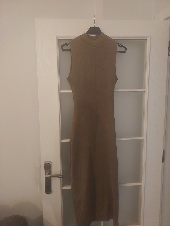 Gri Yüksek Yakalı Kolsuz Uzun Elbise - Görsel 2