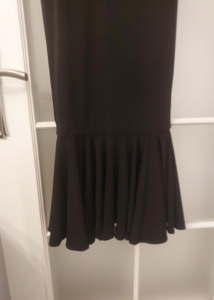 Siyah vücuda oturan elbise - Görsel 3