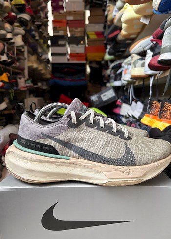 Nike Invecible Run 3