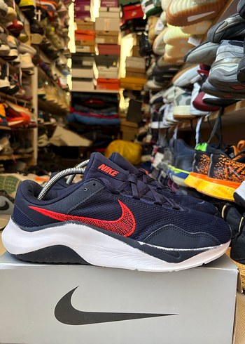 Nike Legend Essential 3