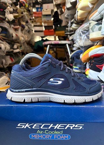 Skechers 40