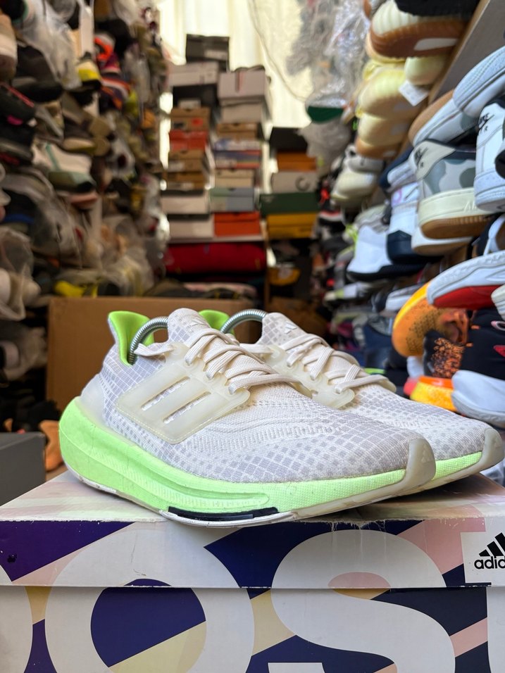 Adidas Ultraboost Light - Görsel 2