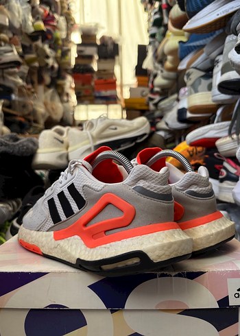 Adidas Day Jogger Boost - Görsel 3