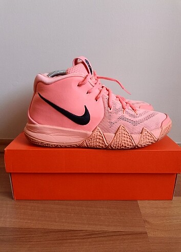 Nike Kyrie 4 Atomic Pink