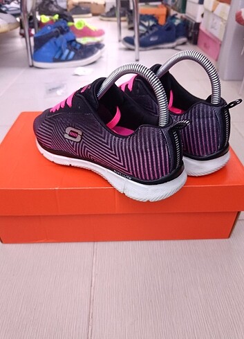 37 Beden Skechers Bayan Ayakkabı